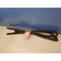 Уплотнитель стекла двери передней правой Suzuki Grand Vitara 1998-2005 8366065D00