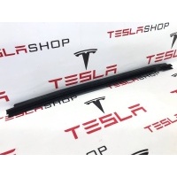 уплотнитель задний правый Tesla Model X 2017 1032180-00-C,1483694-00-A