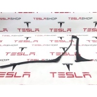 Уплотнитель Tesla Model X 2017 1032153-00-C