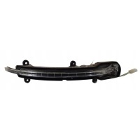 Поворотник зеркала правая audi q7 4l0949102