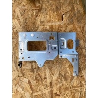 крепление блока предохранителей Land Rover Range Rover 3 2012 LR020153,AH4239011AE,AH4239011
