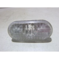 Повторитель на крыло белый Renault Clio II/Symbol (1998 - 2008) 8200394531