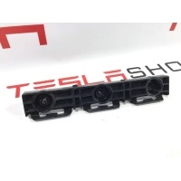 Кронштейн крепления накладки порога рокерной панели задний Tesla Model S 2017 1003691-00-B