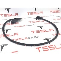 Уплотнитель Tesla Model S 2-й рест. 2021 1615099-00-B