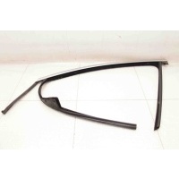 Уплотнитель стекла двери передней левой Opel Astra J 2010+ 13347239