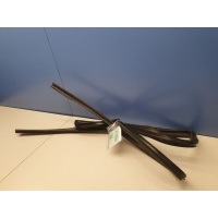 Уплотнитель стекла задней правой двери Toyota Land Cruiser Prado 120 2002-2009 6814260050