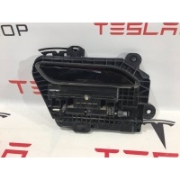ручка наружная двери правой Tesla Model S 2-й рест. 2021 1100300-S0-A,1009838-00-A