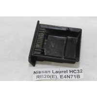 Пепельница Nissan Laurel HC32 1985 66131-NH0100