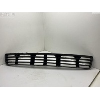 Решетка (заглушка) в бампер Перед. Audi A4 B5 (1994-2001) 1998 8D0807683
