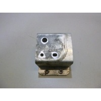 Кронштейн усилителя заднего бампера правый Toyota RAV 4 (2000 - 2005) 5832342010