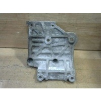 Кронштейн компрессора кондиционера Mitsubishi Galant 8 2000 MR360331