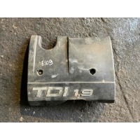 Крышка двигателя декоративная Audi A4 B5(1994-2001) 1997 028103935b
