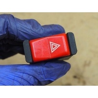 Мерседес w123 переключатель аварийных 0008209010