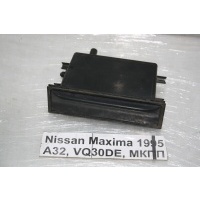 Карман Nissan Maxima A32 1995 68475-44F00