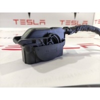 Фишка (разъем) электропроводка подкапотная Tesla Model X 2017 1036885-00-E,1058358-03-C,1072447-82-A,192840