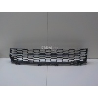 Решетка в бампер центральная VAG Superb 2015 3V08536779B9