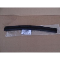 Уплотнитель капота 5e0823707c skoda октавия iii