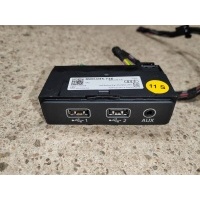 разъем AUX / USB Audi A4 B9 2016 8W0035736
