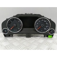 Щиток приборов (приборная панель) Volkswagen Touareg 2012 7P6920981M