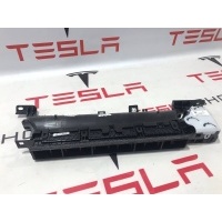 Воздуховод левый Tesla Model 3 2020 1083320-00-F,2080547-00-X,1135554-00-A