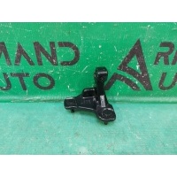 петля двери нижняя Mercedes C-Class W205 2014-2021 A2057200437
