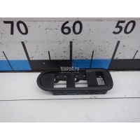Накладка блока управления стеклоподъемниками Renault Duster 2012 809606004R
