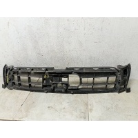 Кронштейн решетки радиатора Audi A7 4G 2010-2018 4G8807233C