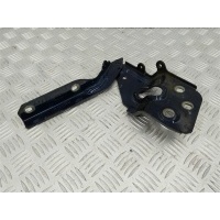 Петля капота правая Volkswagen Touareg 2012 7P6823302