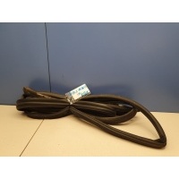 Уплотнитель двери передней левой Mitsubishi Pajero Montero V6 V7 2000-2006 MR437145