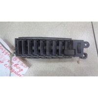 Дефлектор воздушный центральный левый Mazda BT-50 2006-2012 2010 UR586491XC