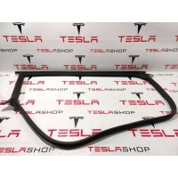уплотнитель двери передний правый Tesla Model 3 2020 1090500-00-K