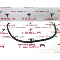 Уплотнитель задней двери задний правый Tesla Model 3 2020 1090508-00-D