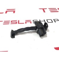 Ограничитель открывания двери задней Tesla Model 3 2020 1089509-00-B