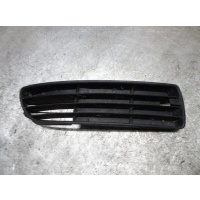 Заглушка (решетка) в бампер Audi A4 1997 8d0807346c