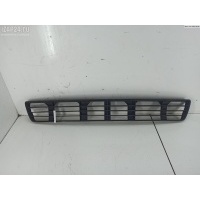 Решетка (заглушка) в бампер Перед. Audi A4 B5 (1994-2001) 1995 8D0807683