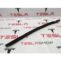 уплотнитель задний правый Tesla Model X 2017 1032180-00-C,1483694-00-A