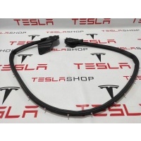 Уплотнитель Tesla Model S 2016 6009593-00-D