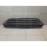 Решетка в бампер центральная Ford Fiesta 6 1778257