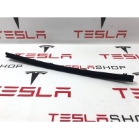 Уплотнитель стекла внутренний двери задний левый Tesla Model S 2015 1038407-00-A,6009601-00-C