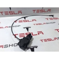 замок двери задней правой Tesla Model S 2015 6008914-00-D