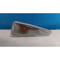 Повторитель в крыло правый Renault Sandero 1 2009-2014 8200602765