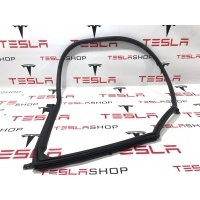 Уплотнитель Tesla Model S 2015 6009586-00-I