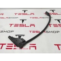 Уплотнитель Tesla Model S 2013 1005421-00-D