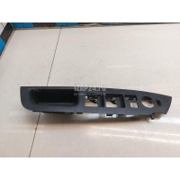 Накладка блока управления стеклоподъемниками Hyundai-Kia Sorento II (2009 - 2020) 935722P010VA