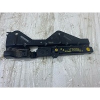 Кронштейн обшивки багажника Land Rover Discovery 3 2004-2009 EPE500154