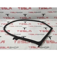 Уплотнитель Tesla Model S 2015 6009586-00-I