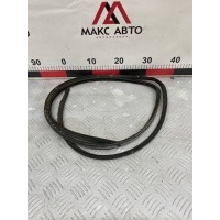 уплотнительная резинка лобового стекла Mazda Demio 1 DW3W 1999 (1996-2002) GA7B50899, <strong>-Б/У Детали сняты с АВТОМОБИЛЯ</strong>