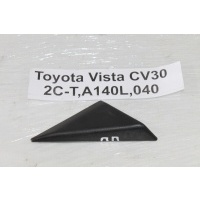 Уголок двери Toyota Vista Sv30 1994 67492-32100