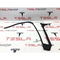 Уплотнитель правый Tesla Model X 2017 1032152-00-D