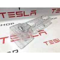 Кронштейн правый Tesla Model X 2017 1075699-00-D
